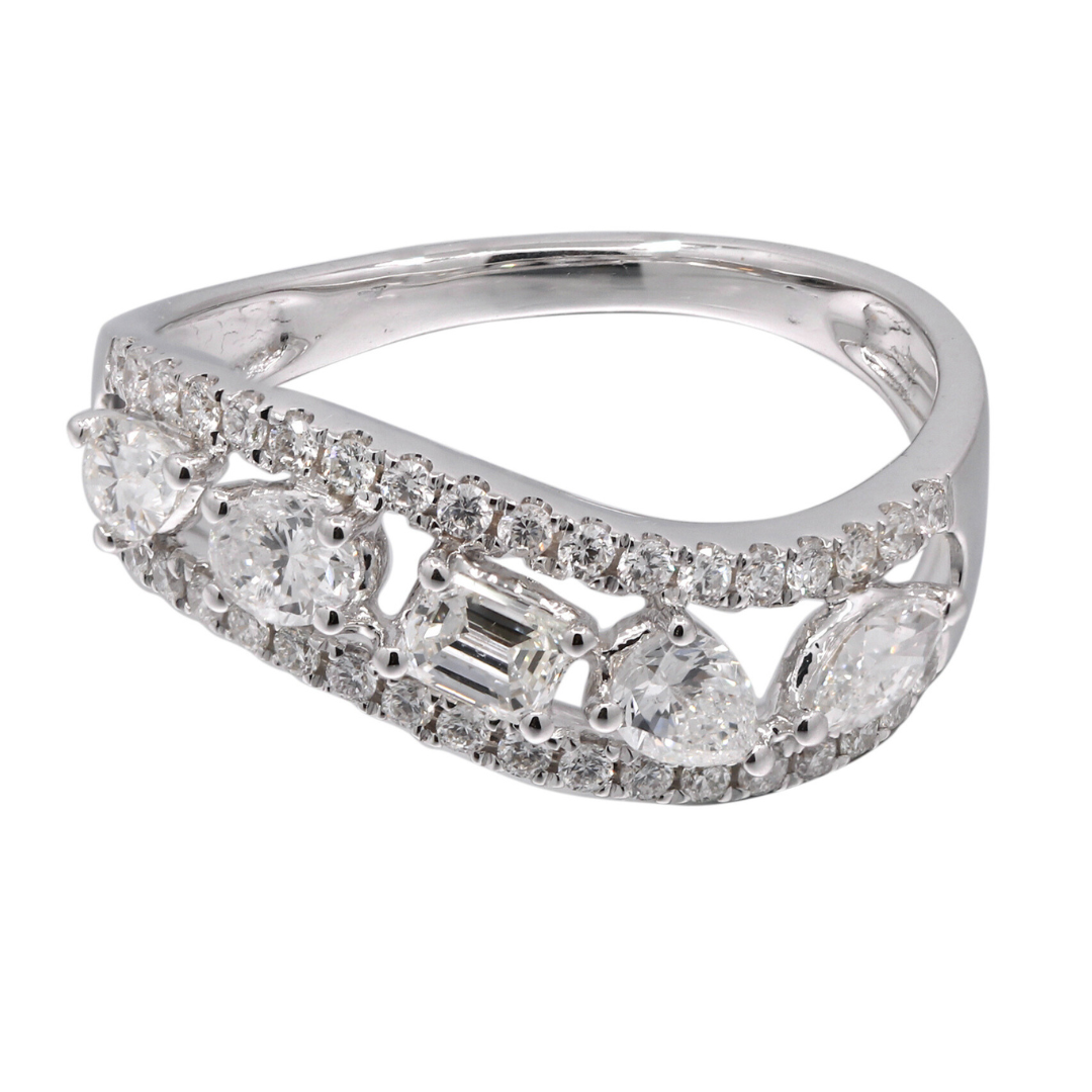 18K WHITE GOLD DIAMOND RING