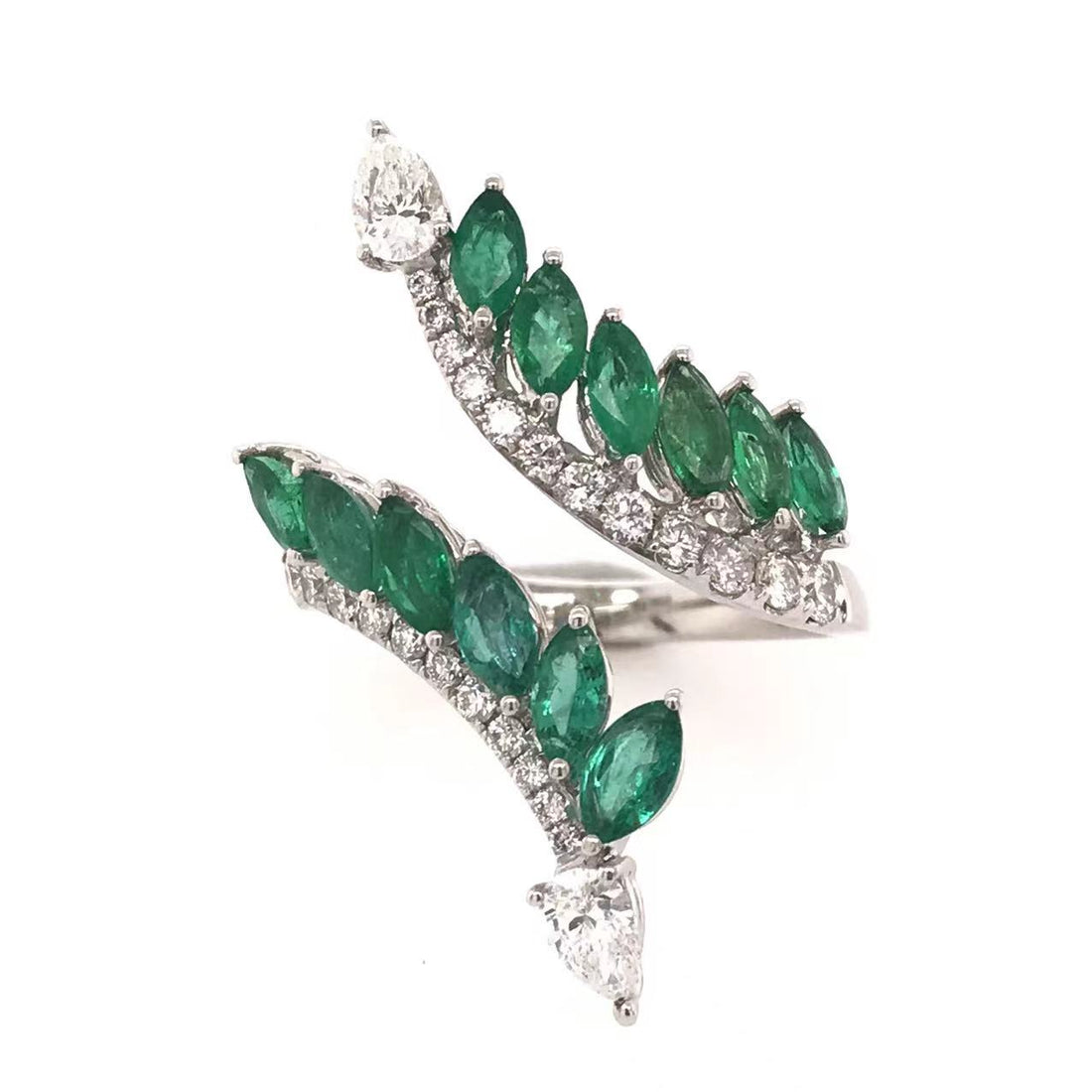 18K WHITE GOLD EMERALD RING